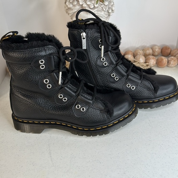 Dr Martens 1460 FAUX FUR LINED LEATHER LACE UP BOOTS Sz 10 - Picture 4 of 14